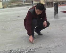地面起砂，用水泥地面硬化劑