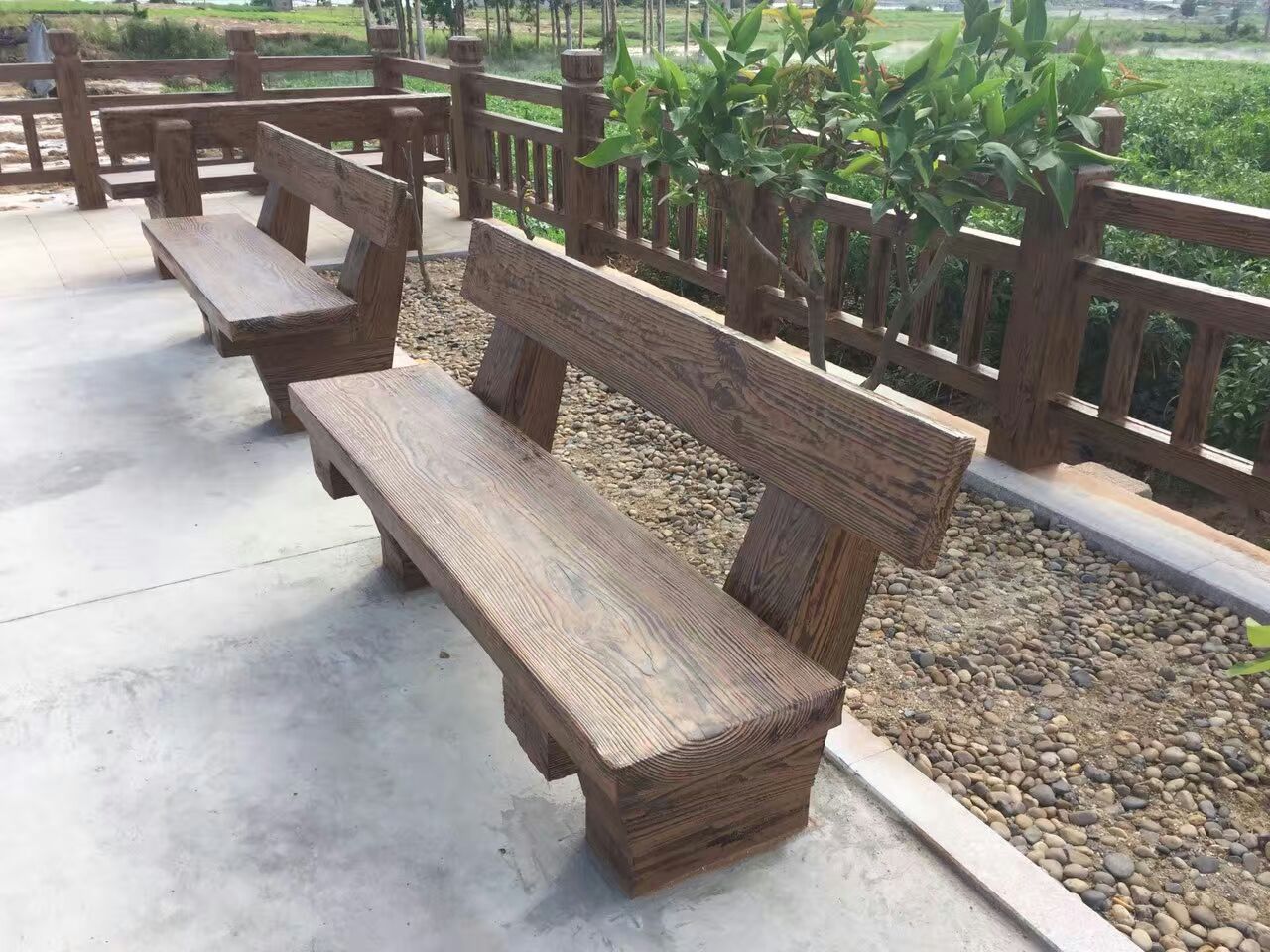 混凝土著色劑應(yīng)用于公園長(zhǎng)椅