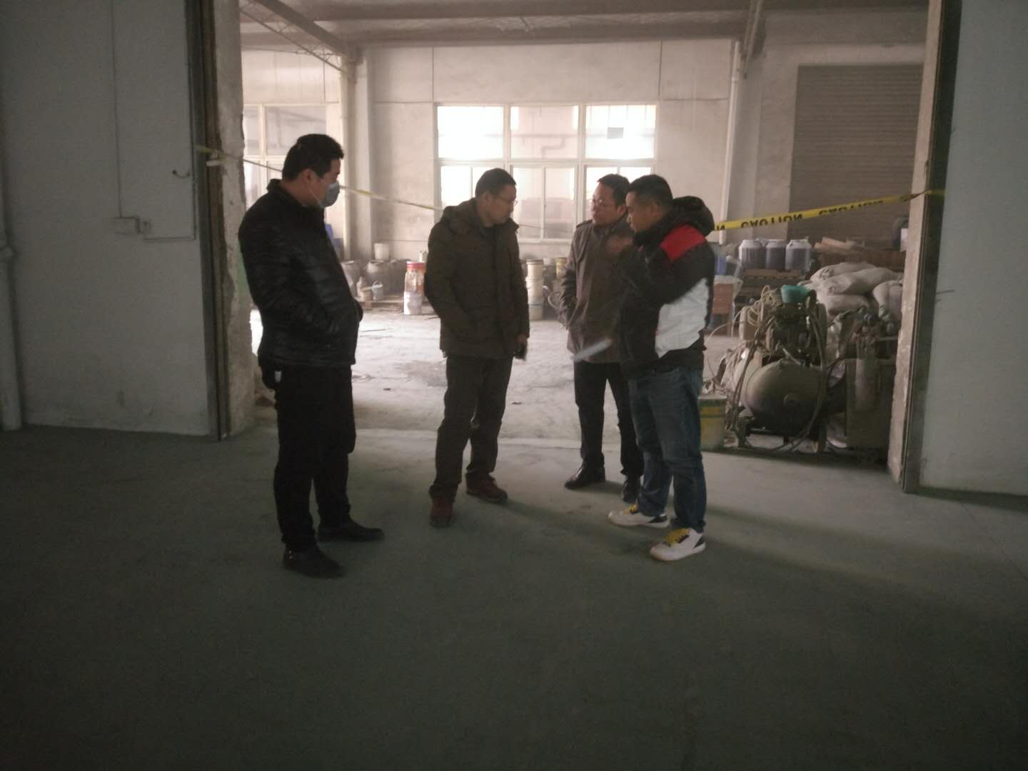 金潤胡總親臨施工現(xiàn)場指導混凝土鋼化地坪
